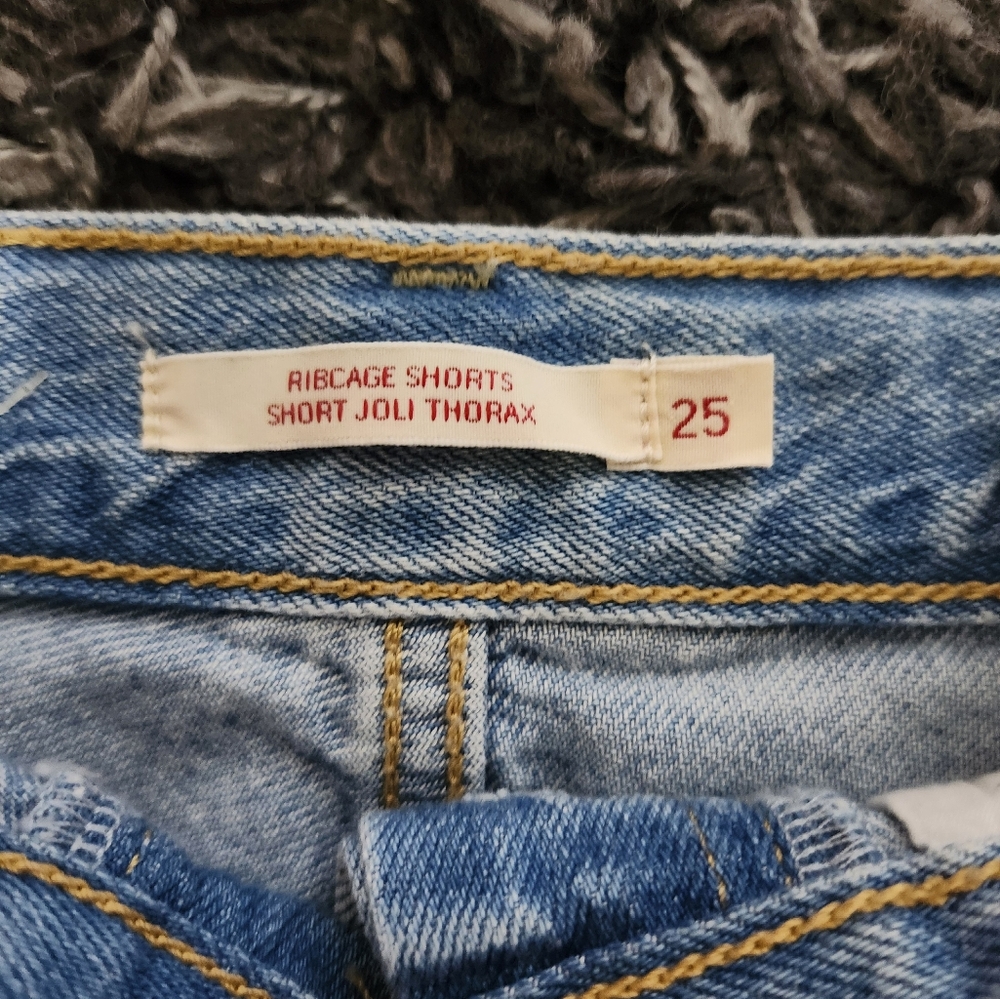 Levi's Rivcage Shorts - Picture 3 of 3